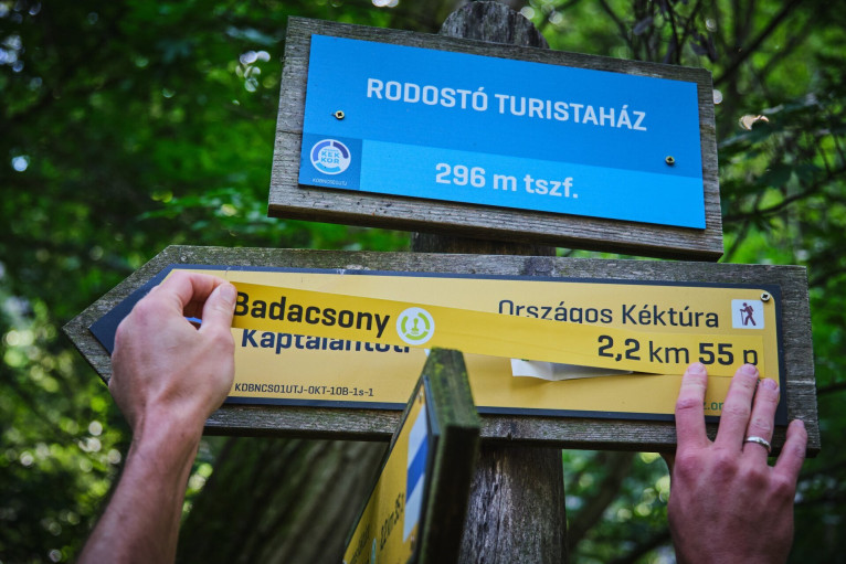 Kulisszatitkok az új KÉKTÚRA bélyegzők kihelyezéséről