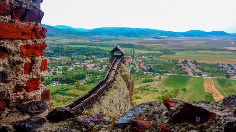 Boldogkő őrtornya szokatlan nézetből