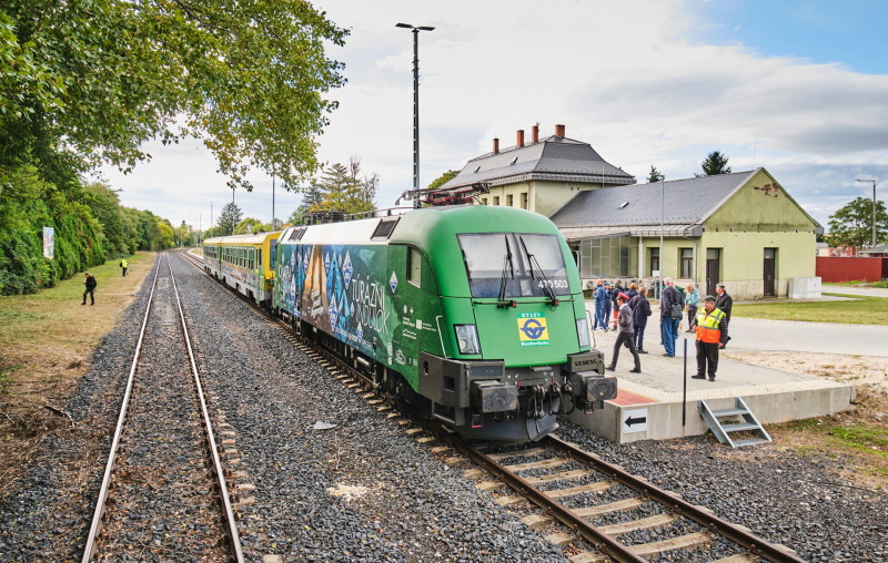 kéktúra vonat mozdony jenbacher