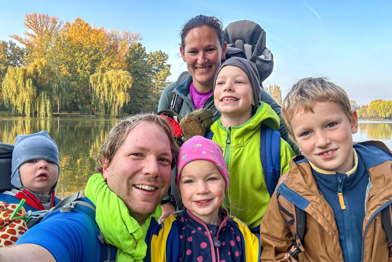 „Ne féljetek elindulni!” – tanácsolja a négygyermekes kéktúrázó család