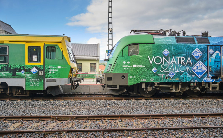 Vonatra szállok – túrázni indulok